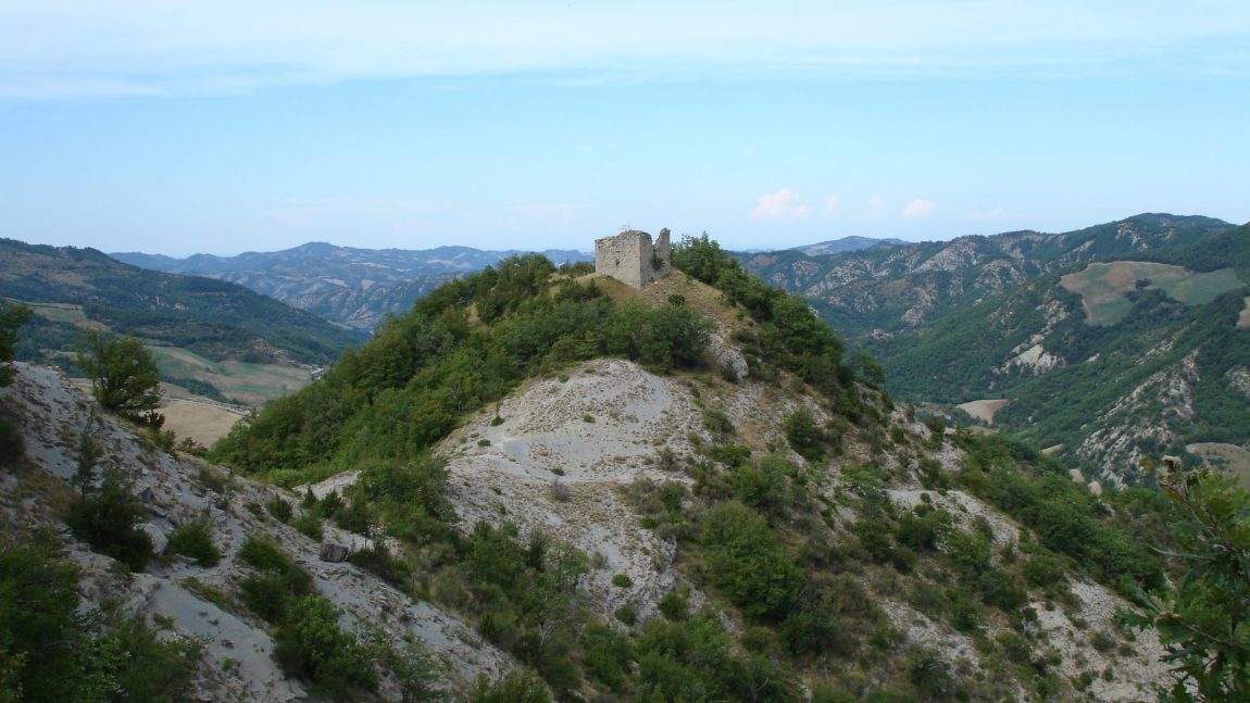 Montalto, la torre e Castel dell’Alpe