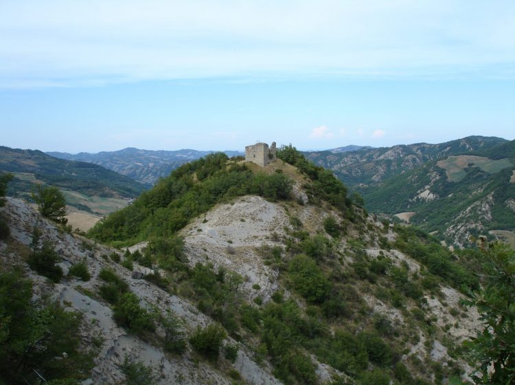 Montalto, la torre e Castel dell’Alpe